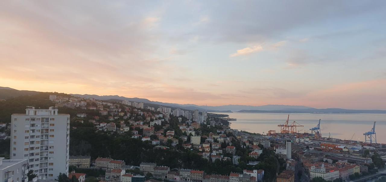 City Lights Penthouse Rijeka Buitenkant foto